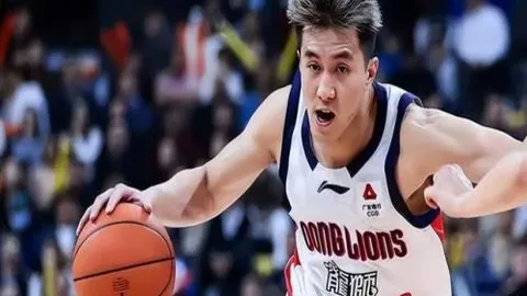 国足世预赛首战遇挫，塞鸟王钰栋登场，0-2负澳大利亚，世界杯晋级希望破灭。